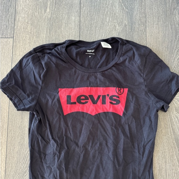 Levis Top - Picture 1 of 3